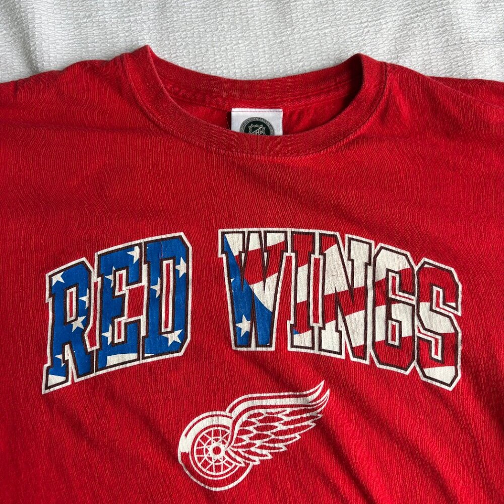 NHL Detroit Red Wings USA Design Red T-Shirt Men's Size Medium - Picture 2 of 5